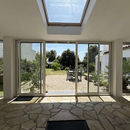 別荘 Maison En Front De Mer Avec Jardin, 9 Couchages, 4 Chambres, Cheminee - Proche Chatelaillon - Fr-1-246-693